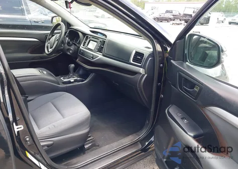 2019 Toyota Highlander Le z USA, uszkodzony, nr VIN 5TDBZRFH9KS946629